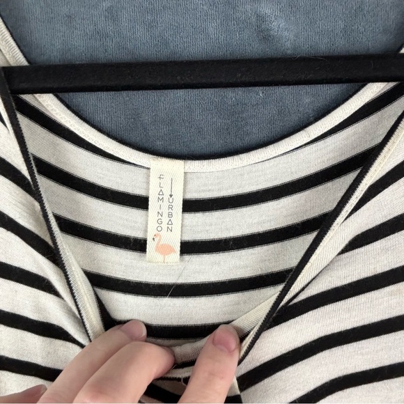 Flamingo Urban Black & White Boxy Tank Top w/flutter floral bottom measures XL - Picture 3 of 6